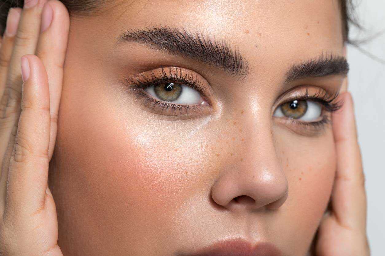 Eyebrow Serum - Brow Serum for Ticker, Longer and Fuller Brows - Visible Results after 4 weeks - Restore Natural Grow and Reduces Hair Loss - Vegan and Cruelty-free Formula - Luxe Cosmetics