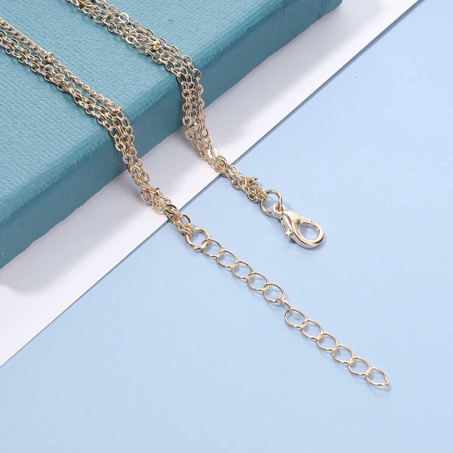 Bohemia Layered Seashell Necklace Choker Gold Coin Disc Pendant Necklace Chain Conch Shell Necklace Handmade Beachy Necklace Jewelry for Women and Girls