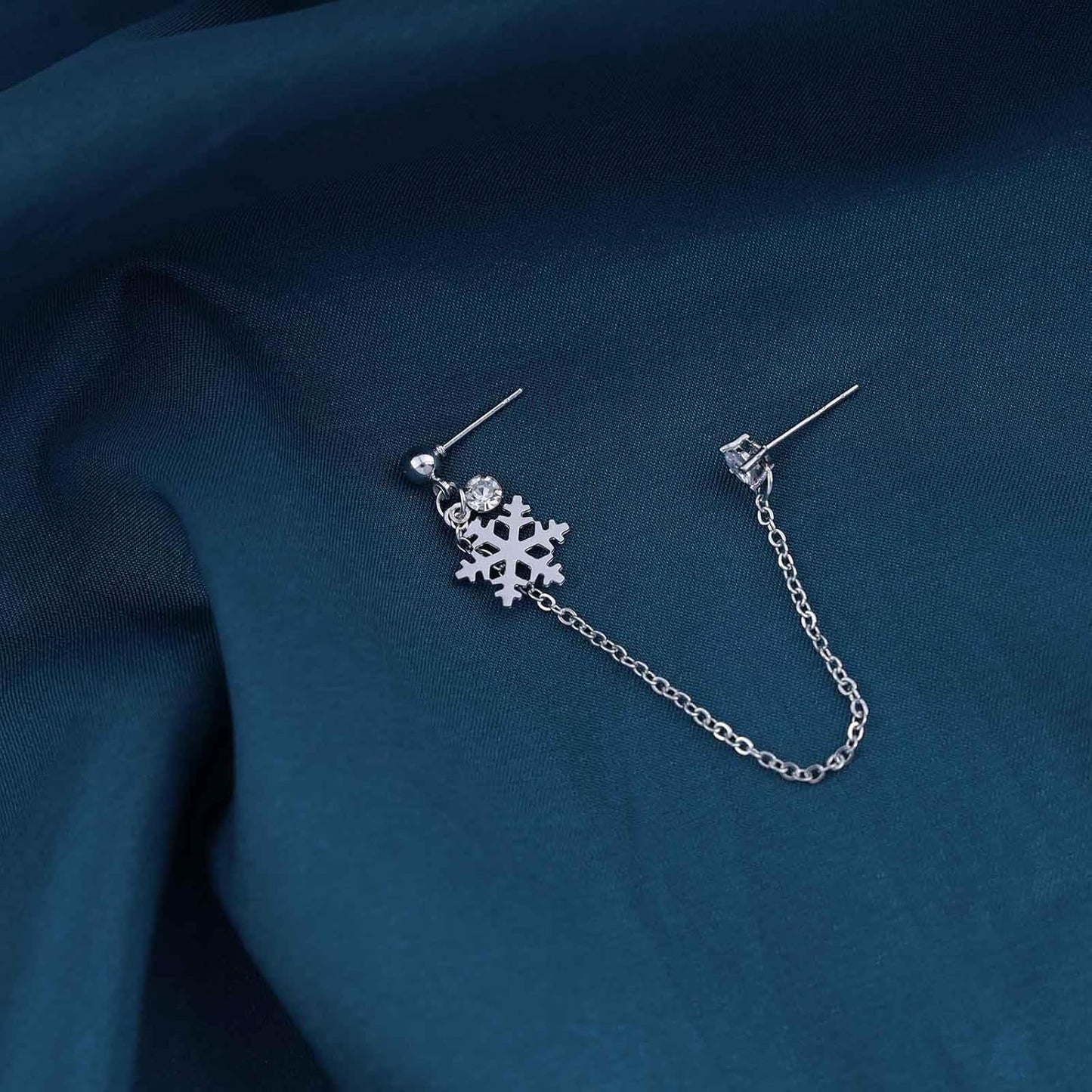 Vintage Crystal Snowflake Cuff Chain Earrings Cz Snowflake Drop Earrings Silver Rhinestone Ear Cuff Earrings Dangle Chain Wrap Cartilage Earring Jewelry for Women