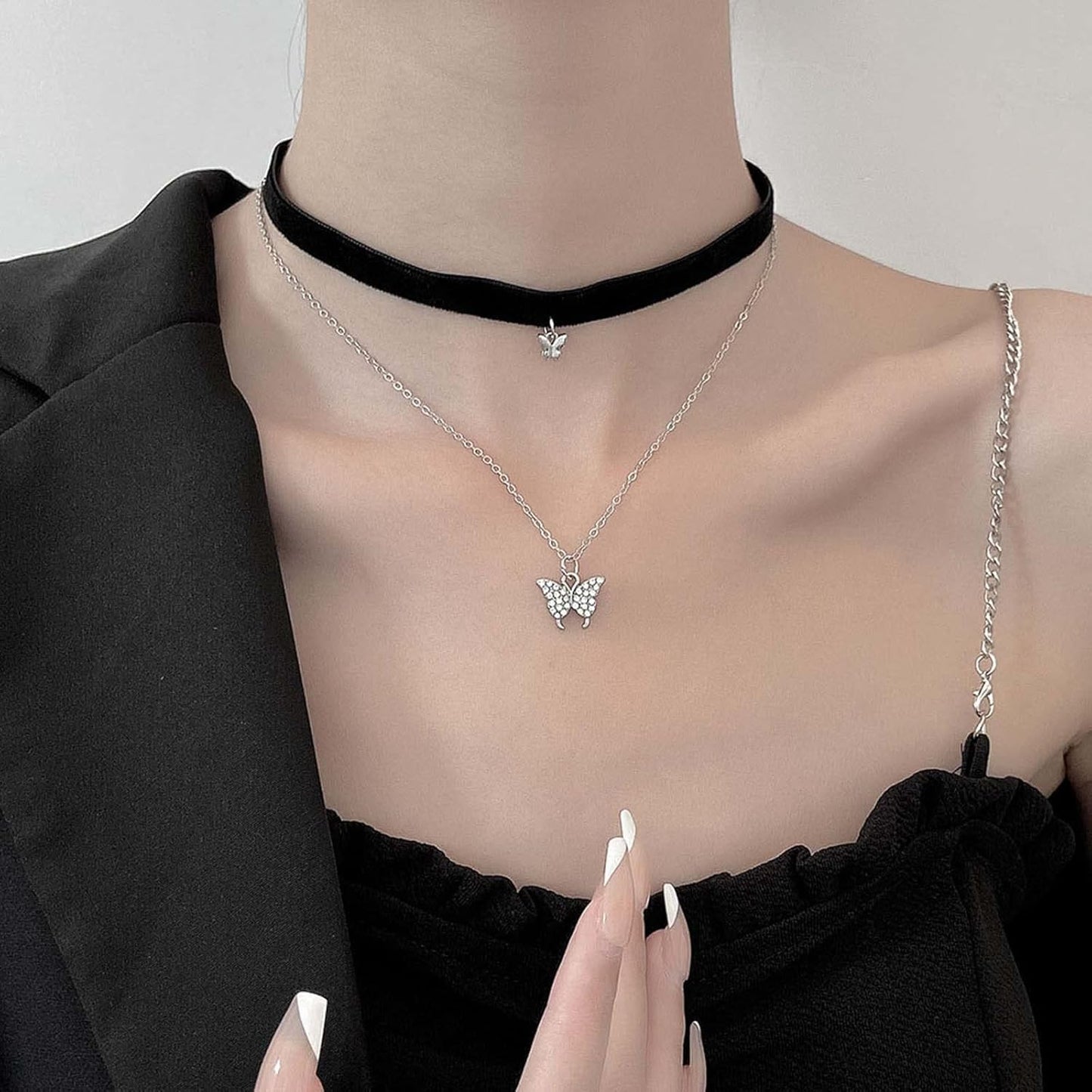 Vintage Black Choker Necklace Chain Goth Leather Choker Butterfly Pendant Necklace Velvet Choker Punk Necklace Rock Statement Butterfly Necklace Charm Jewelry Gift for Women and Girls
